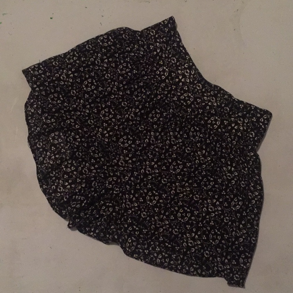 American Eagle flowy pattern shorts